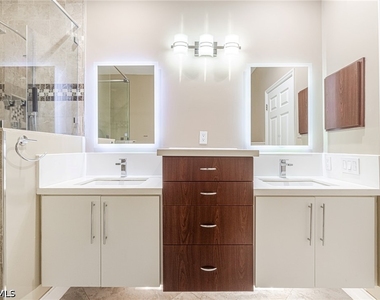 3735 Fieldstone Boulevard - Photo Thumbnail 16