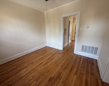 154 Des Plaines Avenue - Photo Thumbnail 6