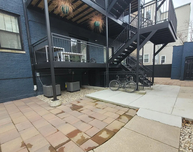 1318 W Winnemac Avenue - Photo Thumbnail 16