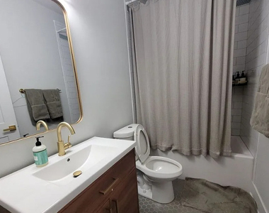 1318 W Winnemac Avenue - Photo Thumbnail 11