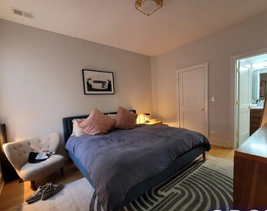 1318 W Winnemac Avenue - Photo Thumbnail 10