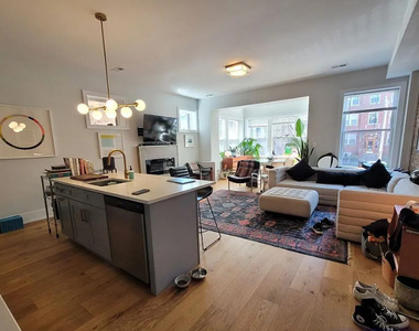 1318 W Winnemac Avenue - Photo Thumbnail 2
