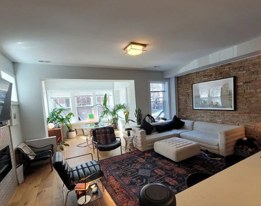 1318 W Winnemac Avenue - Photo Thumbnail 5
