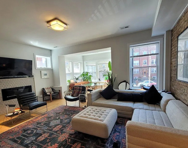 1318 W Winnemac Avenue - Photo Thumbnail 1