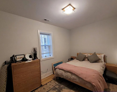 1318 W Winnemac Avenue - Photo Thumbnail 12