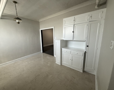 3252 Maple Avenue - Photo Thumbnail 4