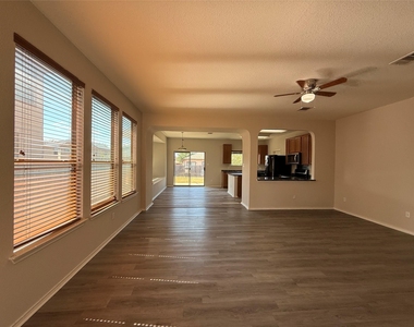 1722 E Mesa Park Cv - Photo Thumbnail 3