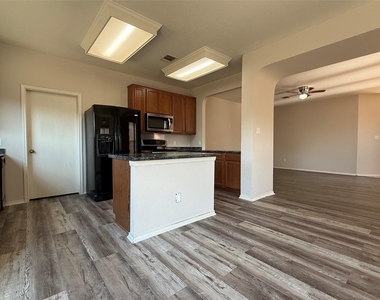 1722 E Mesa Park Cv - Photo Thumbnail 7