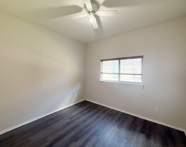 1722 E Mesa Park Cv - Photo Thumbnail 11