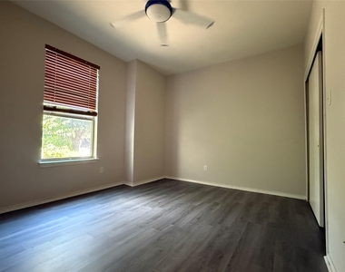 1722 E Mesa Park Cv - Photo Thumbnail 10
