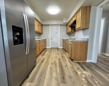 1619 Evergreen Street - Photo Thumbnail 4