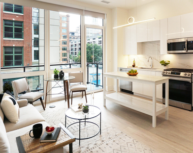 812 W Adams Street - Photo Thumbnail 7