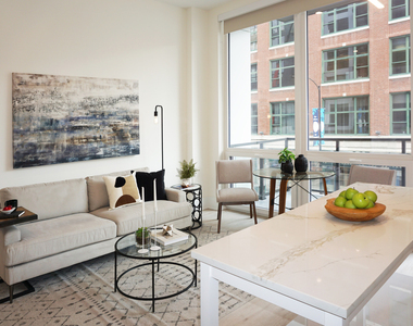 812 W Adams Street - Photo Thumbnail 4