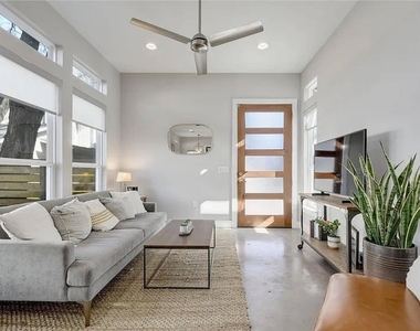 2709 E 3rd St - Photo Thumbnail 6
