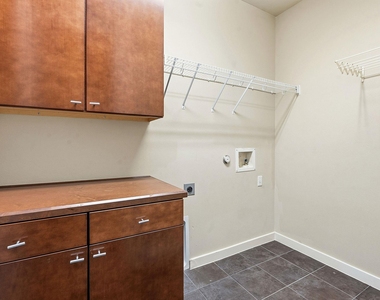 2911 Corbin Ln - Photo Thumbnail 12