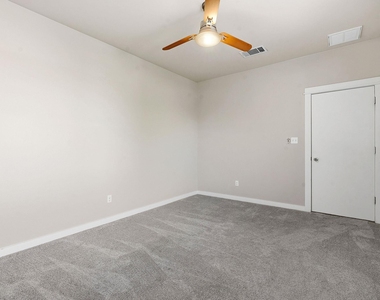 2911 Corbin Ln - Photo Thumbnail 22