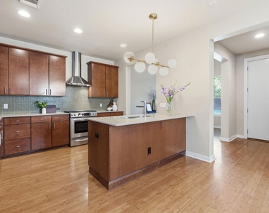 2911 Corbin Ln - Photo Thumbnail 5