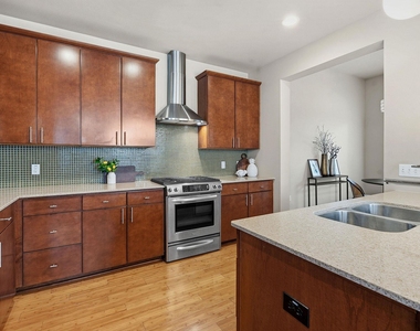2911 Corbin Ln - Photo Thumbnail 6