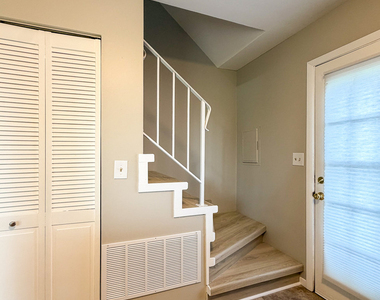 2615 Oakshire Court - Photo Thumbnail 7