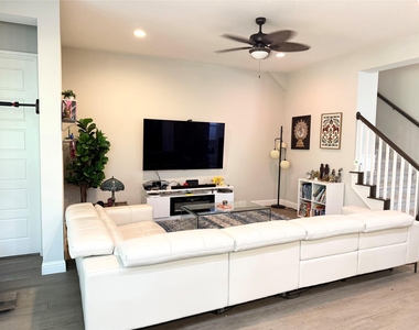 14716 Iveans Way - Photo Thumbnail 12
