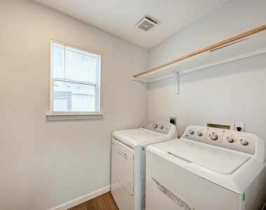 125 Holland St - Photo Thumbnail 36