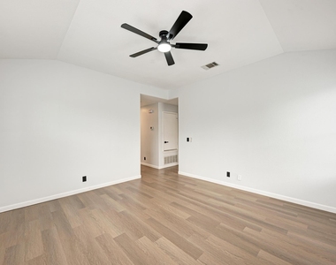 125 Holland St - Photo Thumbnail 24