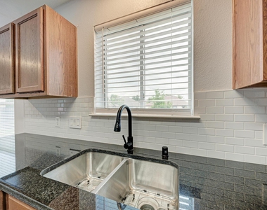 125 Holland St - Photo Thumbnail 18