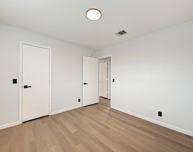 125 Holland St - Photo Thumbnail 35