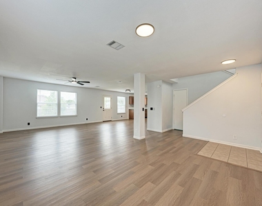 125 Holland St - Photo Thumbnail 6