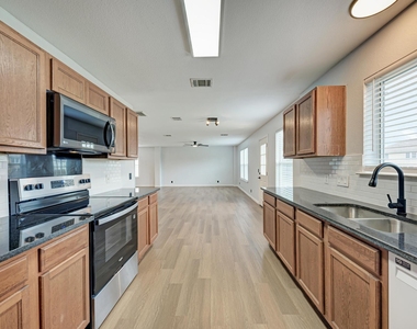125 Holland St - Photo Thumbnail 20