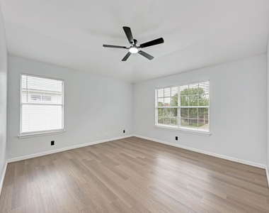 125 Holland St - Photo Thumbnail 23