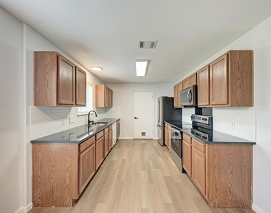 125 Holland St - Photo Thumbnail 16