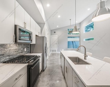505 W Odell St - Photo Thumbnail 3