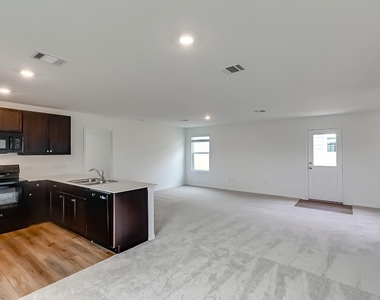 1105 Catfish Ln - Photo Thumbnail 5