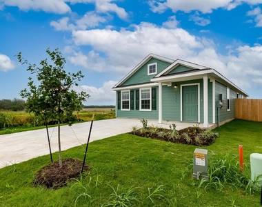 1105 Catfish Ln - Photo Thumbnail 2