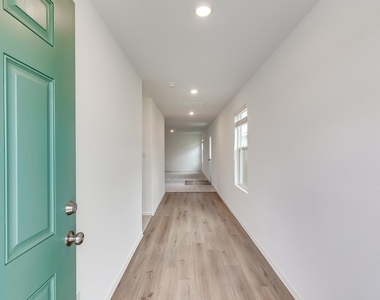 1105 Catfish Ln - Photo Thumbnail 3