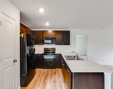 1105 Catfish Ln - Photo Thumbnail 9