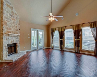2409 Santa Clara Ln - Photo Thumbnail 3