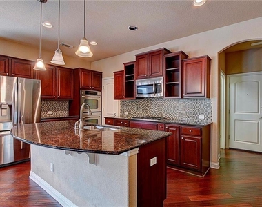 2409 Santa Clara Ln - Photo Thumbnail 8