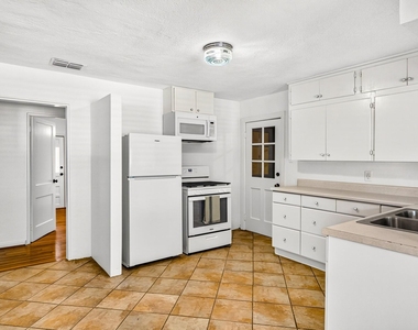 1064 Sycamore St - Photo Thumbnail 6