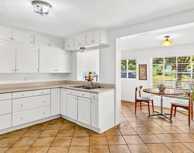 1064 Sycamore St - Photo Thumbnail 7