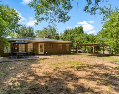 1064 Sycamore St - Photo Thumbnail 25