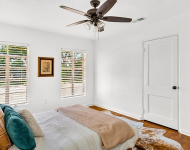 1064 Sycamore St - Photo Thumbnail 18