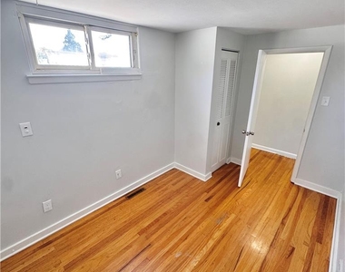 1962 S Hall Street - Photo Thumbnail 14