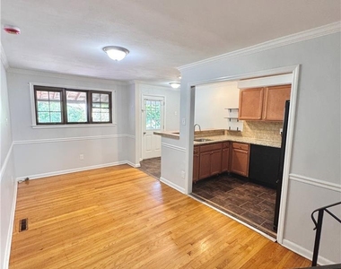 1962 S Hall Street - Photo Thumbnail 4