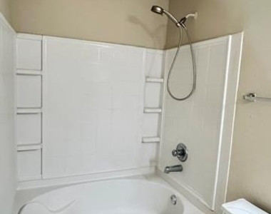 5211 Viewpoint Dr - Photo Thumbnail 10
