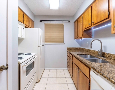 6903 Deatonhill Dr - Photo Thumbnail 4