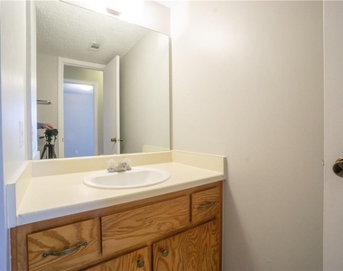 6903 Deatonhill Dr - Photo Thumbnail 13