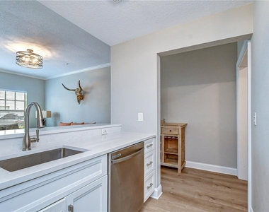 800 S Dakota Avenue - Photo Thumbnail 7
