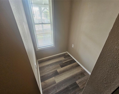 318 E Tarpon Avenue - Photo Thumbnail 7